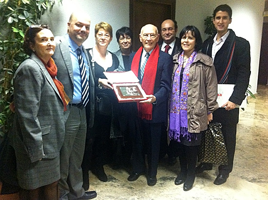 Asistentes de Cruz Roja Española, Fundación Vodafone España y Fundación Tecsos al acto de entrega del premio.