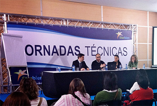 Sigfrido González, coordinador provincial de Cruz Roja Huesca durante la conferencia.