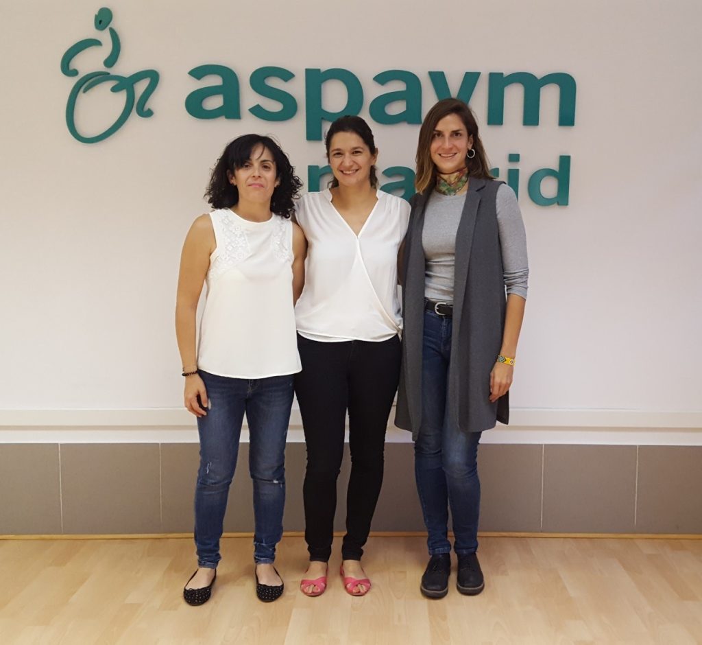 De izquierda a derecha: Eva María García-Miguel de APAM, Yolanda Hernández de ASPAYM Madrid y Ana Peñalver de TECSOS.